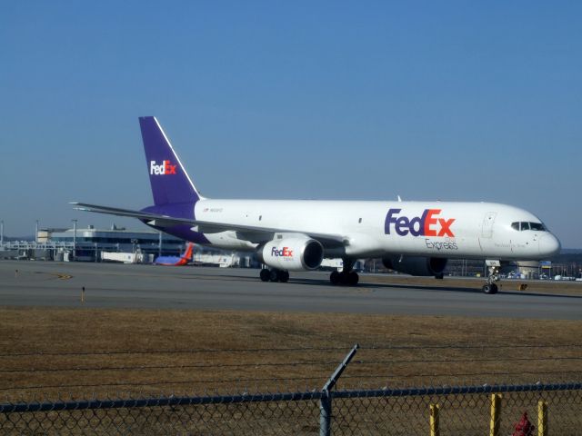 Boeing 757-200 (N934FD)