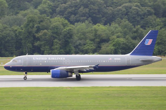 Airbus A320 (N413UA) - Seen at KBWI on 7/11/2009.  Overcast skies.