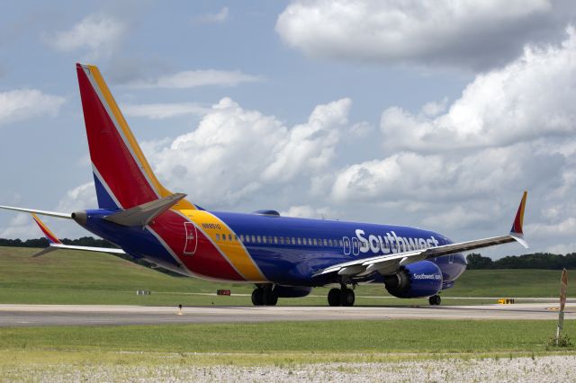 Boeing 737 MAX 8 (N8851Q) - Southwest Airlines departing from BHM on runway 24 to Tampa (TPA)