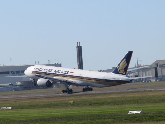 Boeing 777-200 (9V-SVG)