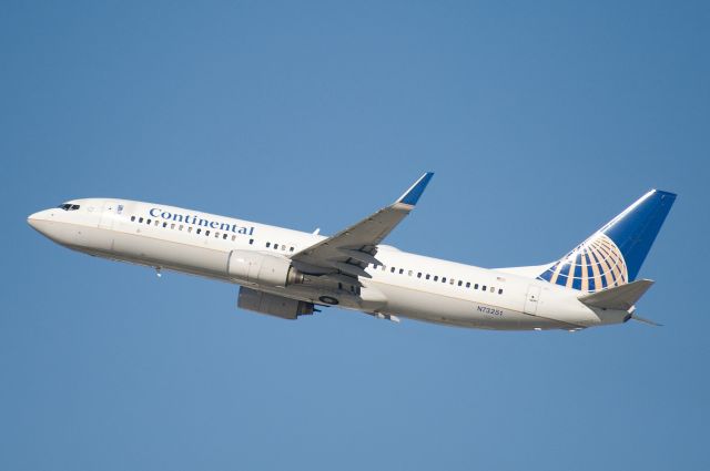 Boeing 737-800 (N73251)