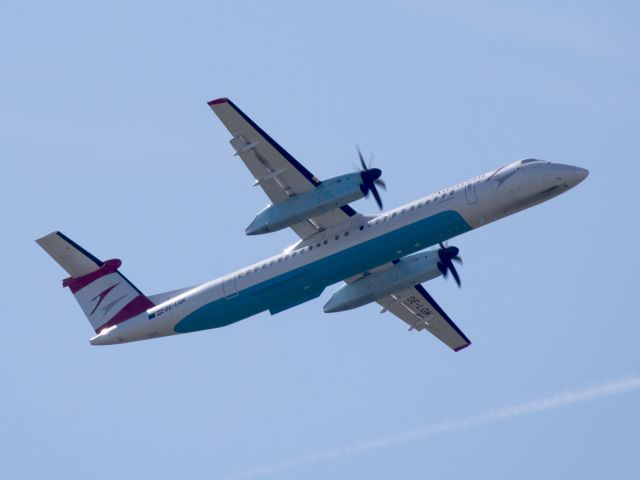 de Havilland Dash 8-400 (OE-LGK) - Departure runway 29.