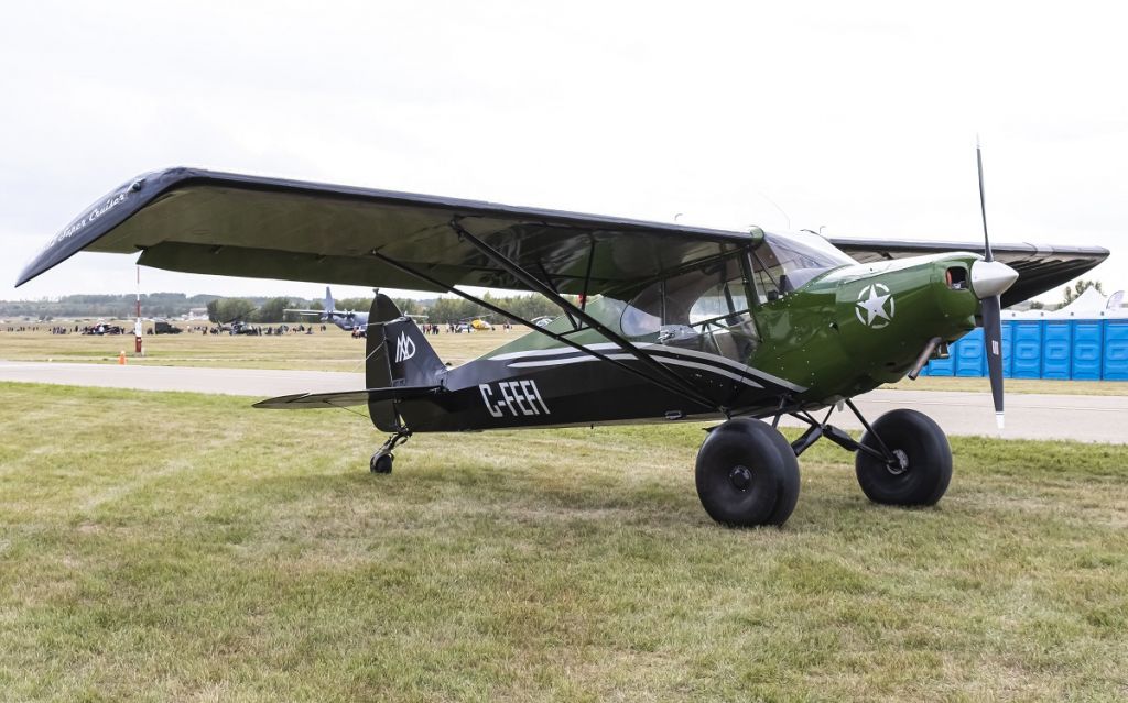 Piper PA-12 Super Cruiser (C-FEFI)