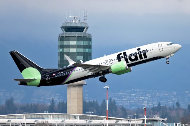 Boeing 737 MAX 8 (C-FLHI)