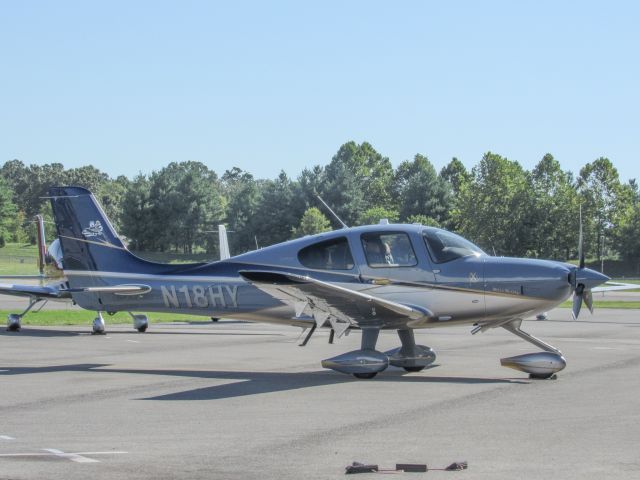 Cirrus SR-22 (N18HY)