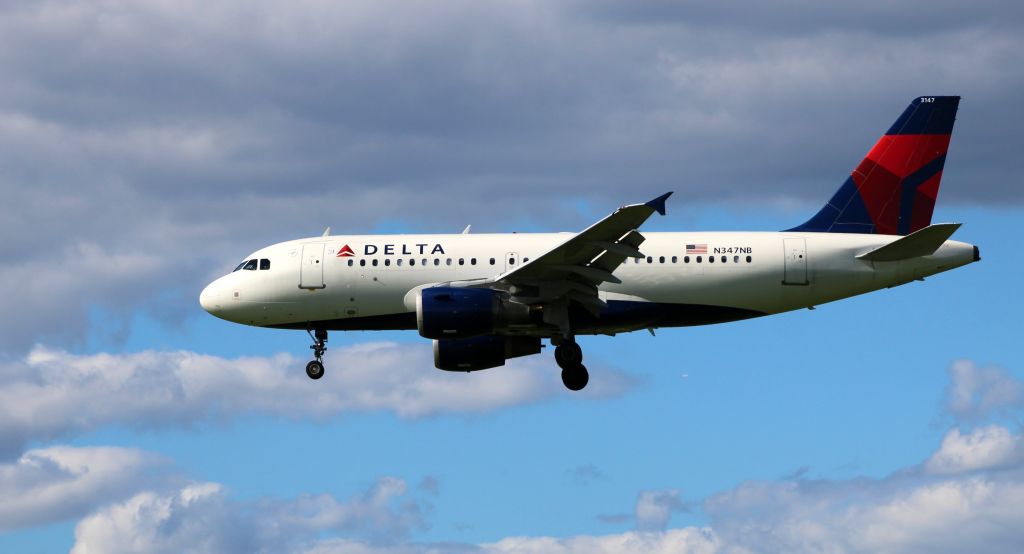Airbus A319 (N347NB) - On final is this 2002 Delta Airlines Airbus A319-114 in the Summer of 2020.