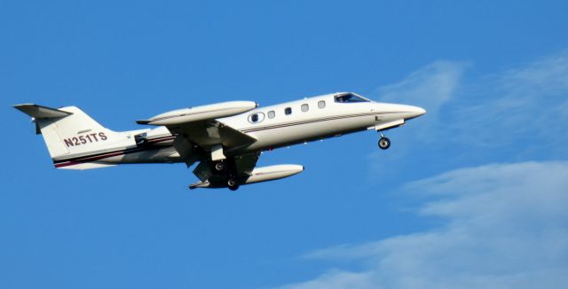 Learjet 25 (N251TS) - On short final is this 1975 Gates Learjet 25B in the Summer of 2022.