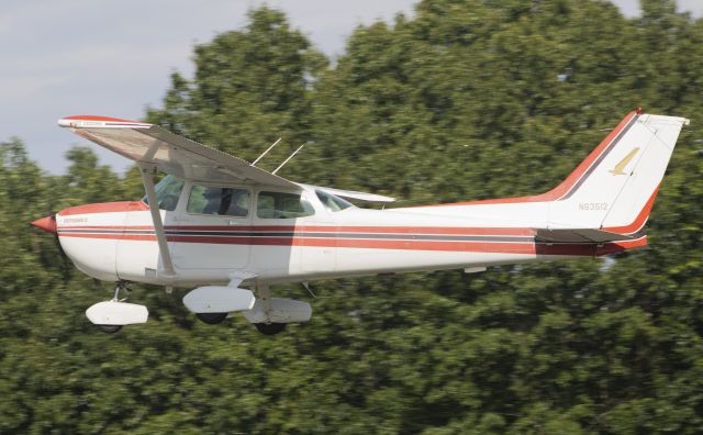 Cessna Skyhawk (N63512) - 512 departing 4B8's 02 