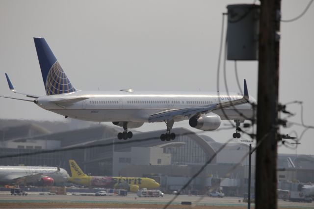 BOEING 757-300 (N75851)