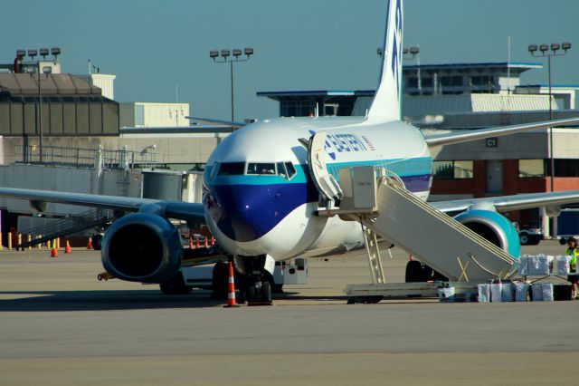 Boeing 737-800 (N277EA) - Closer view of Easterns new 737-800 on charter to Lexington.