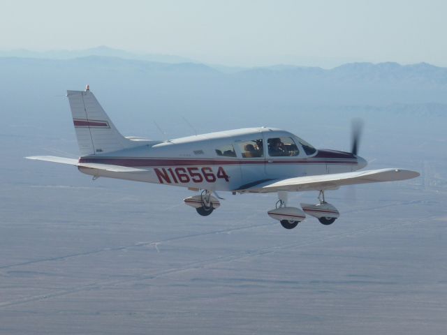 Piper Cherokee (N16564)