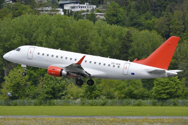 Embraer 170/175 (ES-AEB)