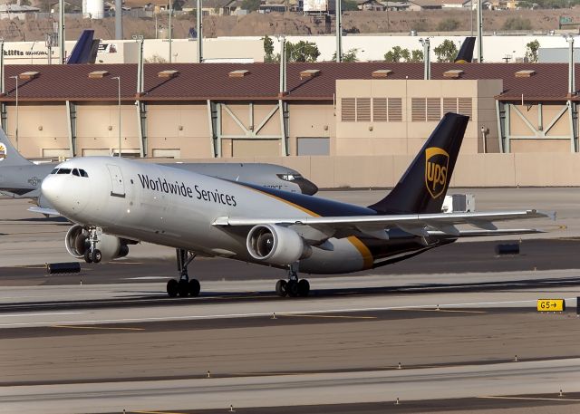 Airbus A300F4-600 (N130UP)