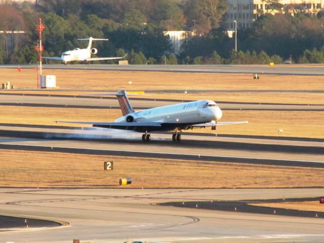 McDonnell Douglas MD-88 (N908DL)