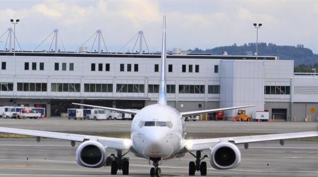 Boeing 737-900 (N253AK)