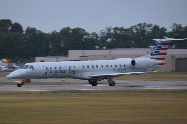 Embraer ERJ-145 (N621AE)