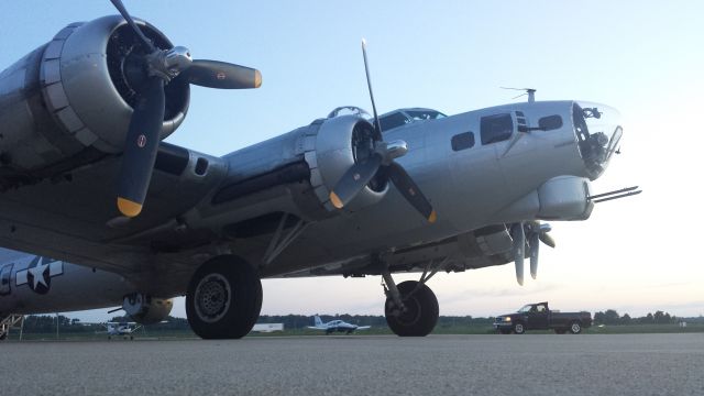 Boeing B-17 Flying Fortress (N5017N)