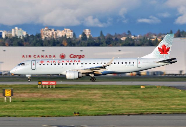 Embraer ERJ-190 (C-FHKA)