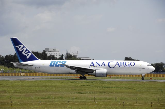 BOEING 767-300 (JA8970) - Takeoff at Narita Intl Airport Rwy16R on 2013/08/20