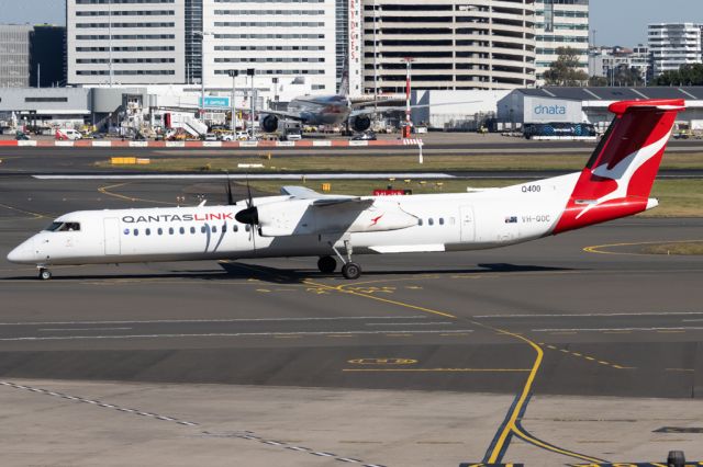 de Havilland Dash 8-400 (VH-QOC)