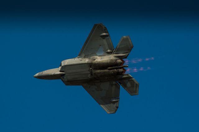 Lockheed F-22 Raptor —