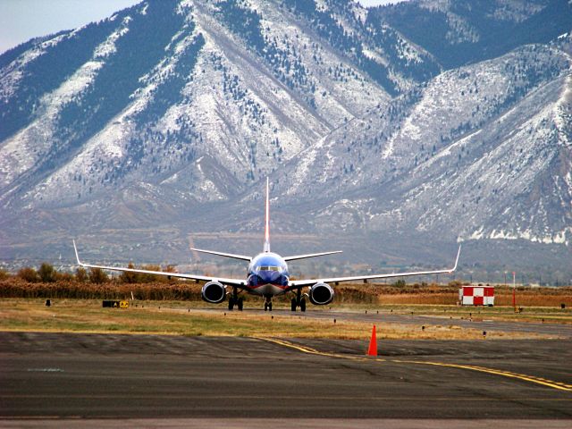 Boeing 737-800 (N814SY)