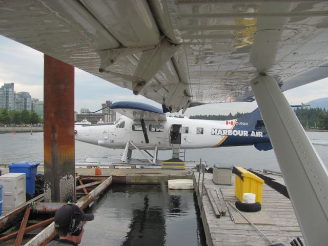 De Havilland Canada DHC-3 Otter (C-FHAX)