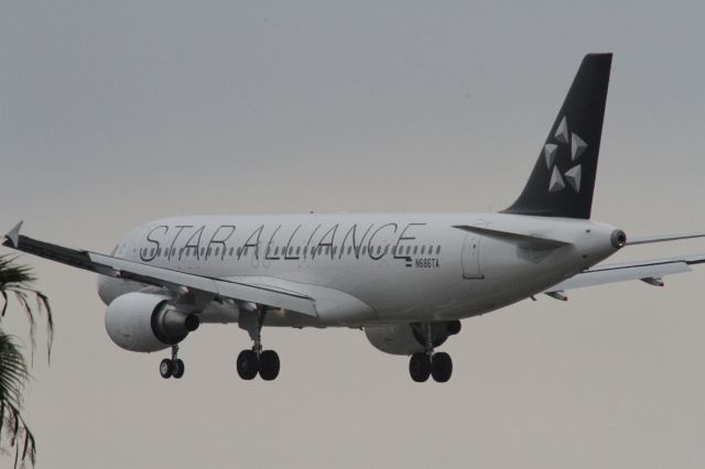 Airbus A320 (N686TA)