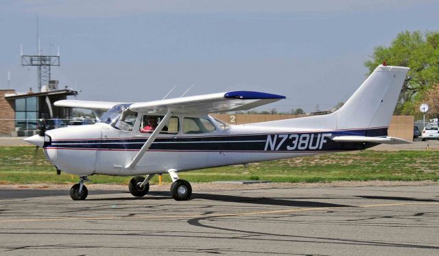 Cessna Skyhawk (N738UF)