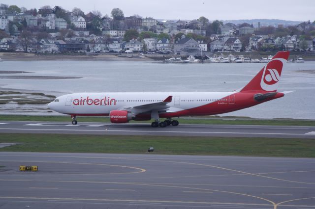 Airbus A330-200 (D-ALPA)