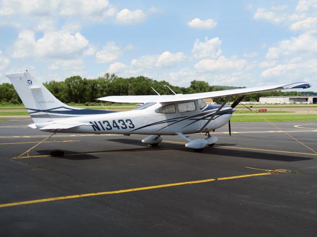 Cessna Skylane (N13433) - The Skylane is one of the best personal travel aircraft.