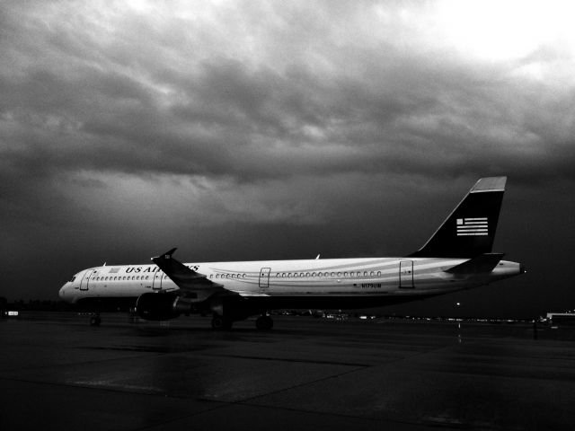 Airbus A321 (N179UW) - Our first rain in a long time.  