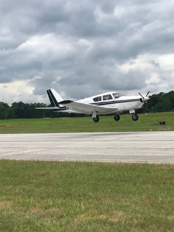 Piper PA-24 Comanche (N7032P)