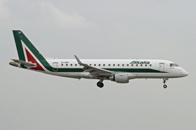 Embraer 175 (EI-RDF)