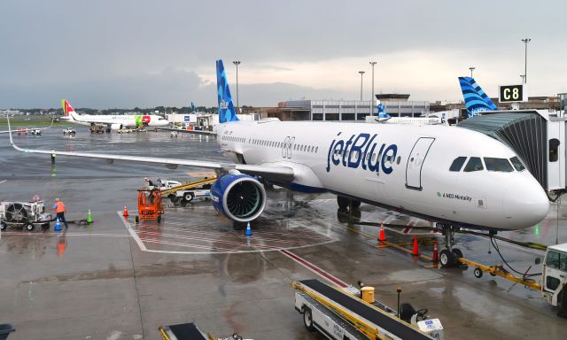 Airbus A321neo (N2105J) - JetBlue Airbus A321-271NX N2105J in Boston 