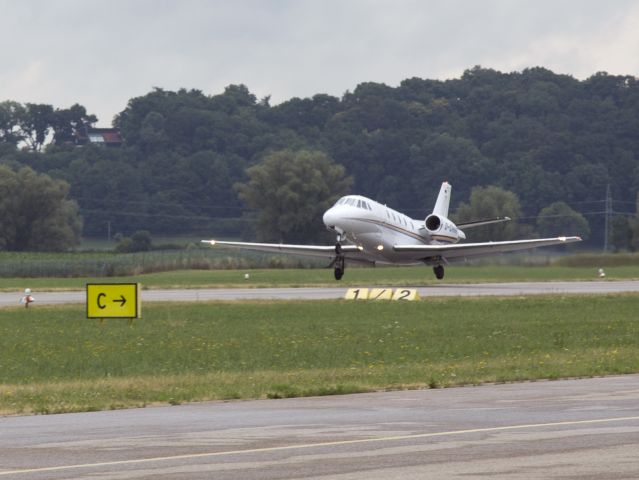 Cessna Citation Excel/XLS (D-CHHH) - Take off runway 25.