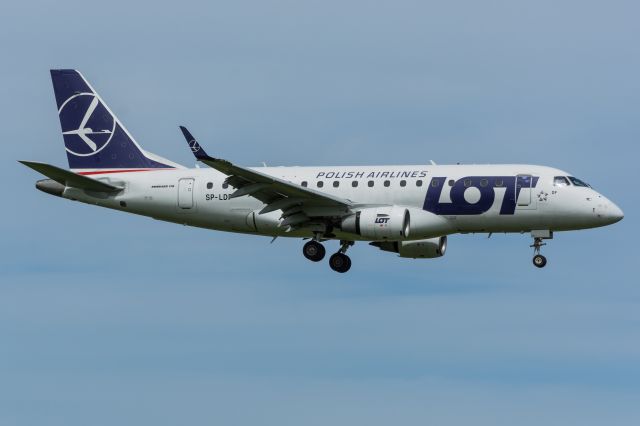 Embraer 170/175 (SP-LDF) - WAW SPOTTING
