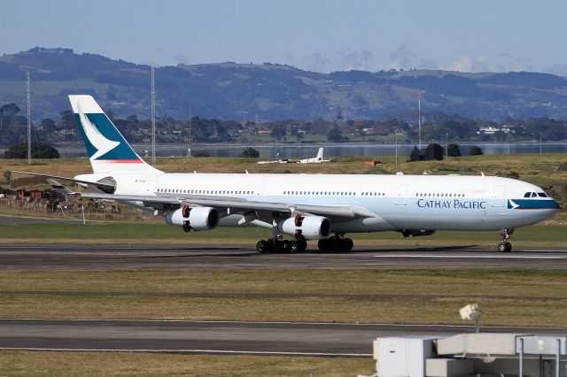 Airbus A340-300 (B-HXA)