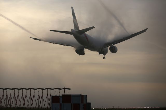 Boeing 777-200 — - Landing at LHR.