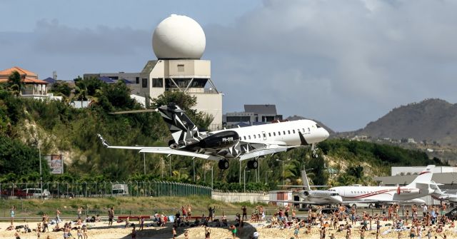 PR-DYB — - Private PR-DYB over maho beach for landing at TNCM St Maarten.