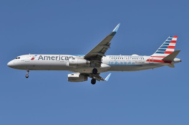 Airbus A321 (N167AN) - 23-R 10-06-23