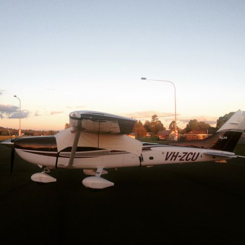 Cessna Skylane (VH-ZCU)