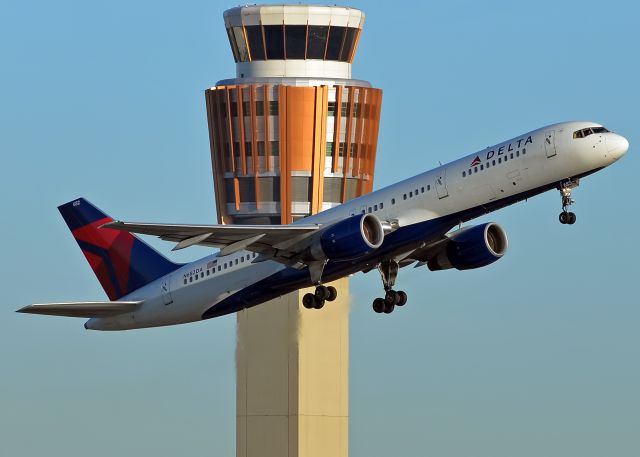 Boeing 757-200 (N682DA)