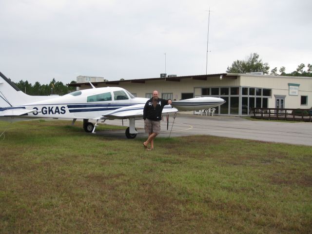 Cessna 310 (C-GKAS)