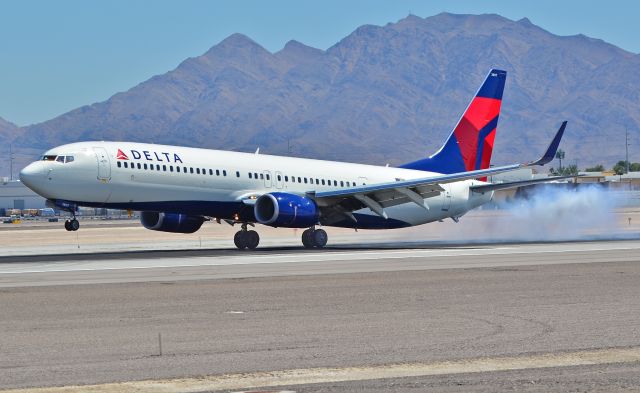 Boeing 737-900 (N807DN) - N807DN Delta Air Lines 2013 Boeing 737-932(ER) - cn 31921 / ln 4682 - Las Vegas - McCarran International Airport (LAS / KLAS)br /USA - Nevada August 8, 2014br /Photo: Tomás Del Coro