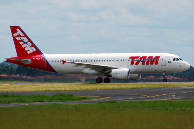 Airbus A320 (PR-MHX)