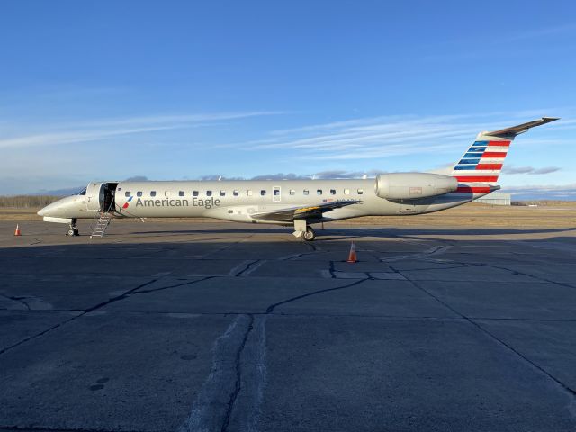 Embraer ERJ-145 (N942LL)