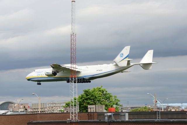 Antonov An-225 Mriya (UR-82060)