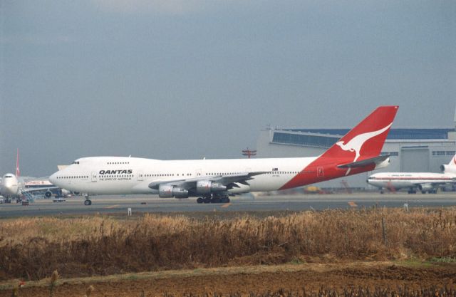 Boeing 747-200 (VH-EBA) - Departure at Narita Intl Airport Rwy34 on 1989/12/11