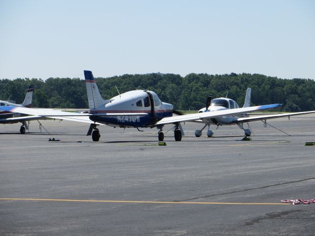 Piper Cherokee (N247DW)